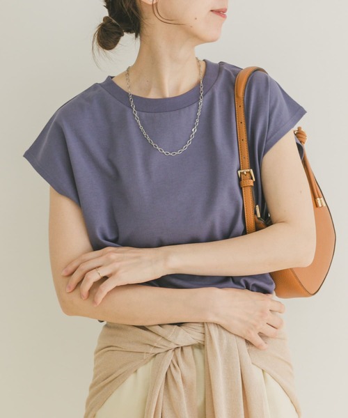 ITEMS URBANRESEARCH（アイテムズ アーバンリサーチ）の「クルーネックノースリTシャツ（Tシャツ/カットソー・レディース・ホワイト/チャコールグレー/ベージュ系その他/ブルー系その他・FREE）」の4枚目の写真