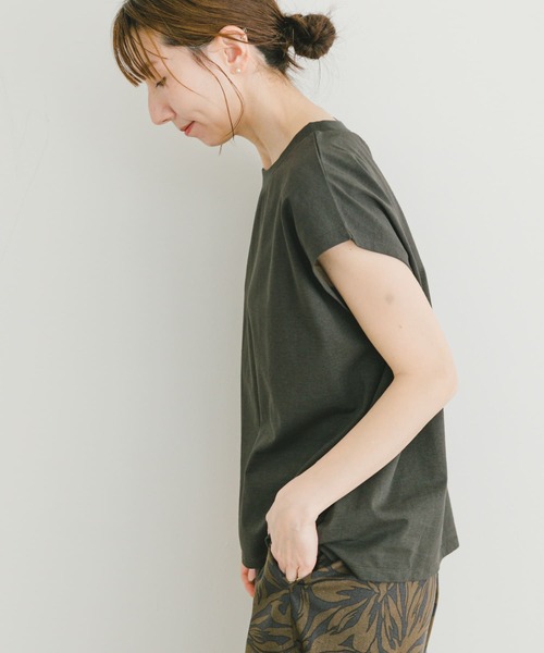 ITEMS URBANRESEARCH（アイテムズ アーバンリサーチ）の「クルーネックノースリTシャツ（Tシャツ/カットソー・レディース・ホワイト/チャコールグレー/ベージュ系その他/ブルー系その他・FREE）」の8枚目の写真