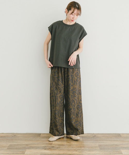 ITEMS URBANRESEARCH（アイテムズ アーバンリサーチ）の「クルーネックノースリTシャツ（Tシャツ/カットソー・レディース・ホワイト/チャコールグレー/ベージュ系その他/ブルー系その他・FREE）」の11枚目の写真