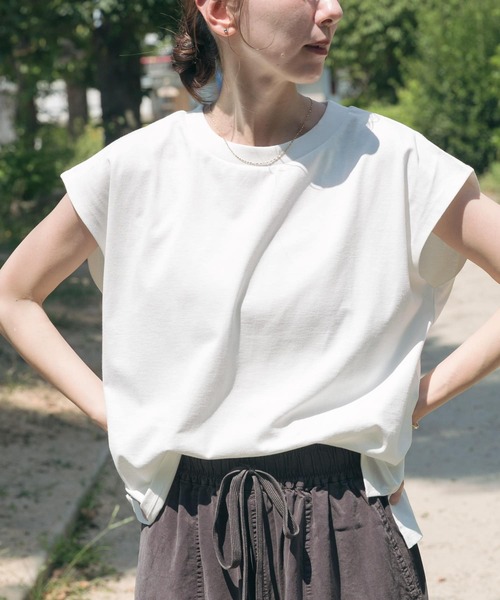 ITEMS URBANRESEARCH（アイテムズ アーバンリサーチ）の「クルーネックノースリTシャツ（Tシャツ/カットソー・レディース・ホワイト/チャコールグレー/ベージュ系その他/ブルー系その他・FREE）」の12枚目の写真