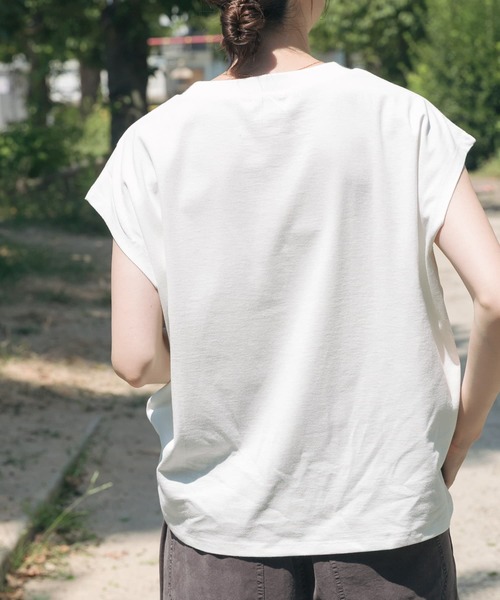 ITEMS URBANRESEARCH（アイテムズ アーバンリサーチ）の「クルーネックノースリTシャツ（Tシャツ/カットソー・レディース・ホワイト/チャコールグレー/ベージュ系その他/ブルー系その他・FREE）」の14枚目の写真