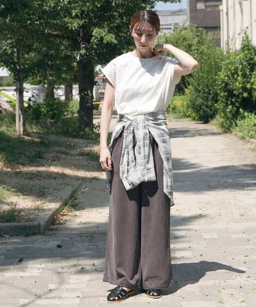 ITEMS URBANRESEARCH（アイテムズ アーバンリサーチ）の「クルーネックノースリTシャツ（Tシャツ/カットソー・レディース・ホワイト/チャコールグレー/ベージュ系その他/ブルー系その他・FREE）」の15枚目の写真