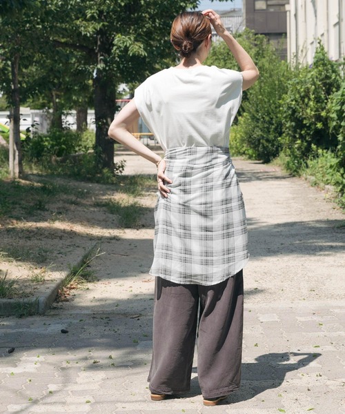 ITEMS URBANRESEARCH（アイテムズ アーバンリサーチ）の「クルーネックノースリTシャツ（Tシャツ/カットソー・レディース・ホワイト/チャコールグレー/ベージュ系その他/ブルー系その他・FREE）」の16枚目の写真