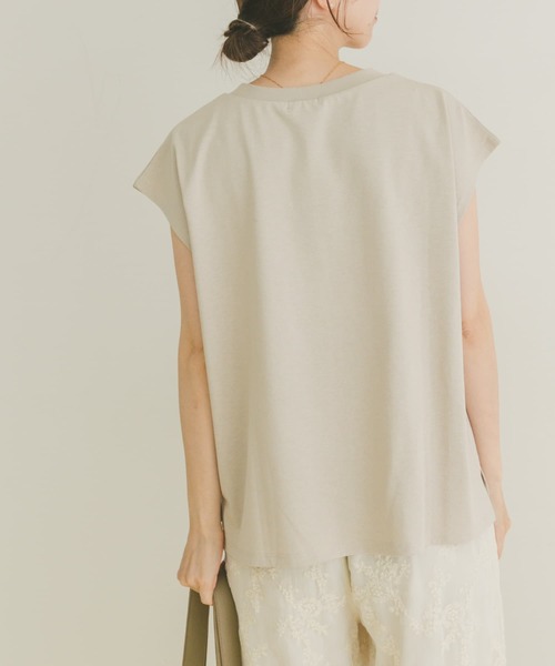 ITEMS URBANRESEARCH（アイテムズ アーバンリサーチ）の「クルーネックノースリTシャツ（Tシャツ/カットソー・レディース・ホワイト/チャコールグレー/ベージュ系その他/ブルー系その他・FREE）」の20枚目の写真