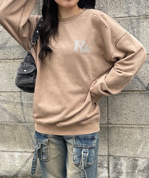 ROGER AND RAW(ロジャーアンドロウ)の「ラインストーン付きダメージスウェットプルオーバー(スウェット・レディース・ブラック/ホワイト/レッド/ベージュ・FREE)」の4枚目の写真