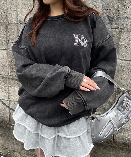 ROGER AND RAW(ロジャーアンドロウ)の「ラインストーン付きダメージスウェットプルオーバー(スウェット・レディース・ブラック/ホワイト/レッド/ベージュ・FREE)」の3枚目の写真