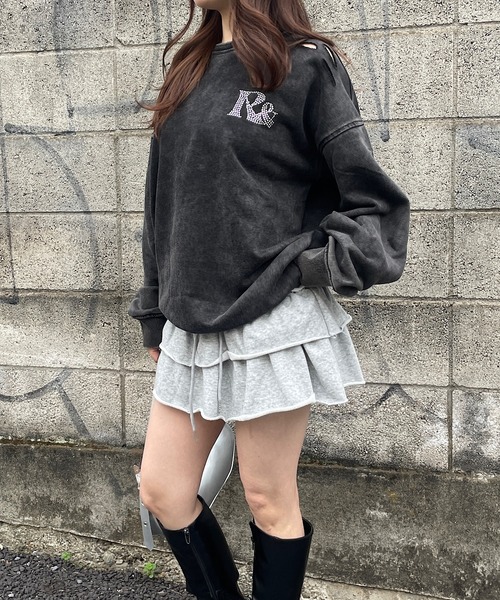 ROGER AND RAW(ロジャーアンドロウ)の「ラインストーン付きダメージスウェットプルオーバー(スウェット・レディース・ブラック/ホワイト/レッド/ベージュ・FREE)」の11枚目の写真