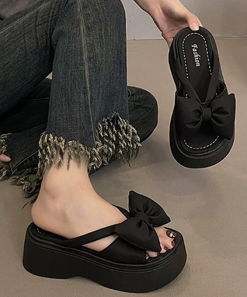 shopnikoniko（ショップニコニコ）の「リボンモチーフ PUレザー 厚底サンダル（サンダル・レディース・ブラック/シルバー/ホワイト・37/36/39/38）」の2枚目の写真