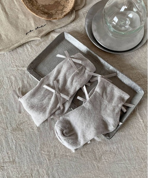 aimoha(アイモハ)の「【aimoha-KIDS-】サイドリボン付きミドルソックス(ソックス/靴下・キッズ・グレー/ピンク/ホワイト/イエロー・SMALL/MEDIUM/LARGE)」の3枚目の写真