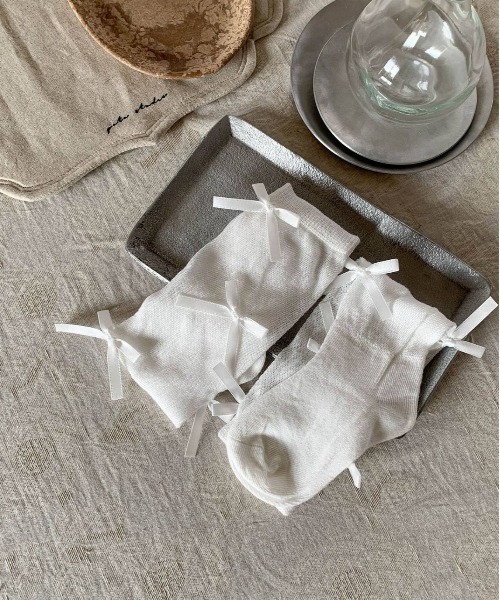 aimoha(アイモハ)の「【aimoha-KIDS-】サイドリボン付きミドルソックス(ソックス/靴下・キッズ・グレー/ピンク/ホワイト/イエロー・SMALL/MEDIUM/LARGE)」の2枚目の写真