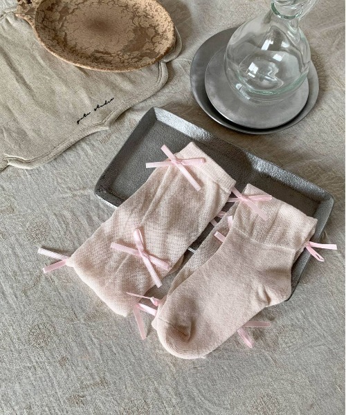 aimoha(アイモハ)の「【aimoha-KIDS-】サイドリボン付きミドルソックス(ソックス/靴下・キッズ・グレー/ピンク/ホワイト/イエロー・SMALL/MEDIUM/LARGE)」の4枚目の写真