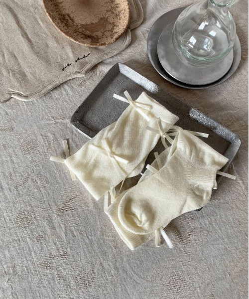 aimoha(アイモハ)の「【aimoha-KIDS-】サイドリボン付きミドルソックス(ソックス/靴下・キッズ・グレー/ピンク/ホワイト/イエロー・SMALL/MEDIUM/LARGE)」の1枚目の写真