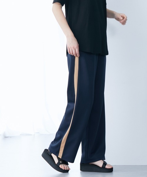 slattgir(スラットジール)の「高身長 ライン入りストレートシルエットジャージパンツ 丈長め・トールサイズ(その他パンツ・レディース・ネイビー/ブラック・TM/TL/TLL/T3L/T4L/T5L)」の7枚目の写真