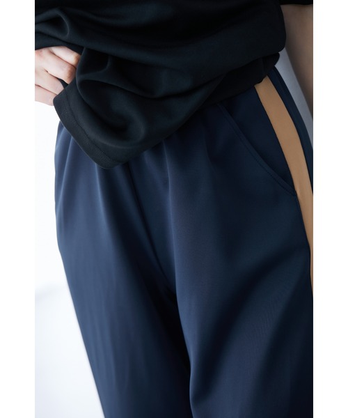 slattgir(スラットジール)の「高身長 ライン入りストレートシルエットジャージパンツ 丈長め・トールサイズ(その他パンツ・レディース・ネイビー/ブラック・TM/TL/TLL/T3L/T4L/T5L)」の15枚目の写真
