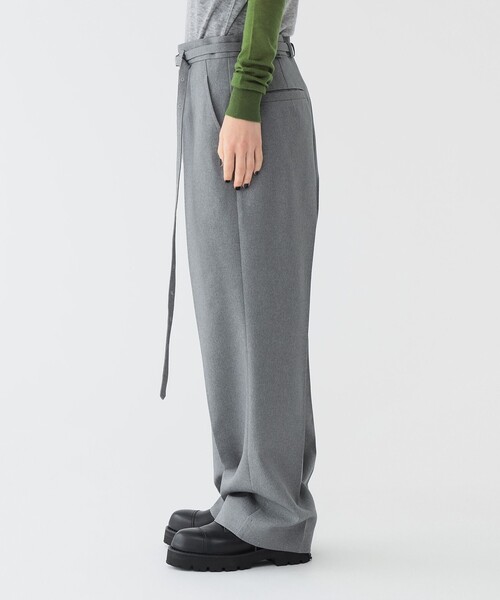 maturely（マチュアリー）の「【1/15再値下げ】maturely / リサイクル ポリエステル ベルト アレンジ パンツ（スラックス・レディース・ブラウン/グレー・1/0）」の6枚目の写真