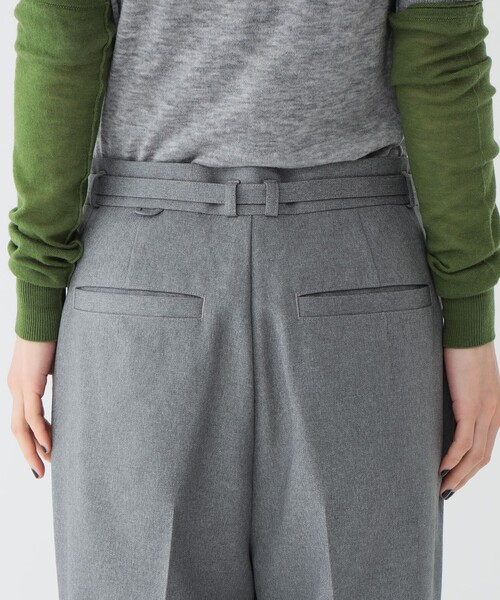maturely（マチュアリー）の「【1/15再値下げ】maturely / リサイクル ポリエステル ベルト アレンジ パンツ（スラックス・レディース・ブラウン/グレー・1/0）」の8枚目の写真