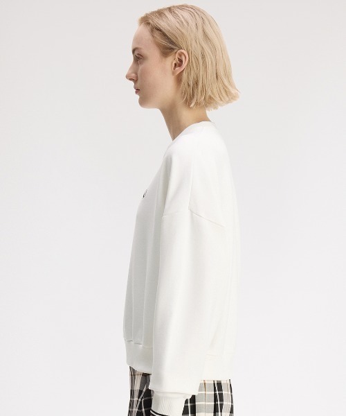 FRED PERRY(フレッドペリー)の「Tipped Sweatshirt/ティップラインスウェットシャツ(スウェット・レディース・ホワイト/ダークベージュ/ブラック/ブルー/ベージュ/ネイビー/ダークグリーン/ピンク・10)」の15枚目の写真