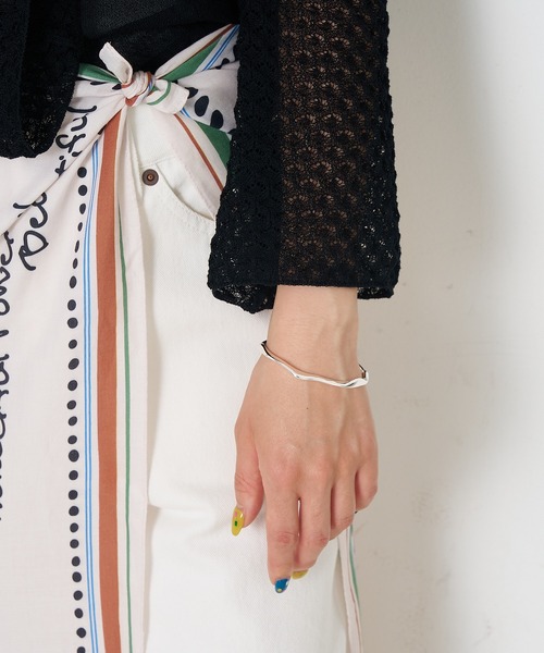 collex(コレックス)の「【dignif】【金属アレルギー対応】ユラギウェーブバングル(バングル/リストバンド・レディース・ゴールド/シルバー・フリー)」の1枚目の写真