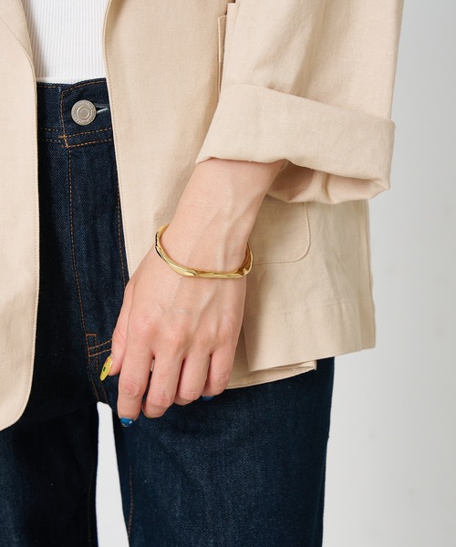 collex(コレックス)の「【dignif】【金属アレルギー対応】ユラギウェーブバングル(バングル/リストバンド・レディース・ゴールド/シルバー・フリー)」の2枚目の写真