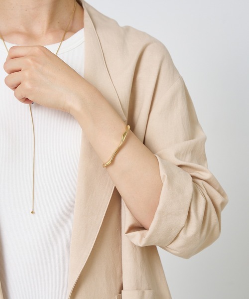 collex(コレックス)の「【dignif】【金属アレルギー対応】ユラギウェーブバングル(バングル/リストバンド・レディース・ゴールド/シルバー・フリー)」の8枚目の写真