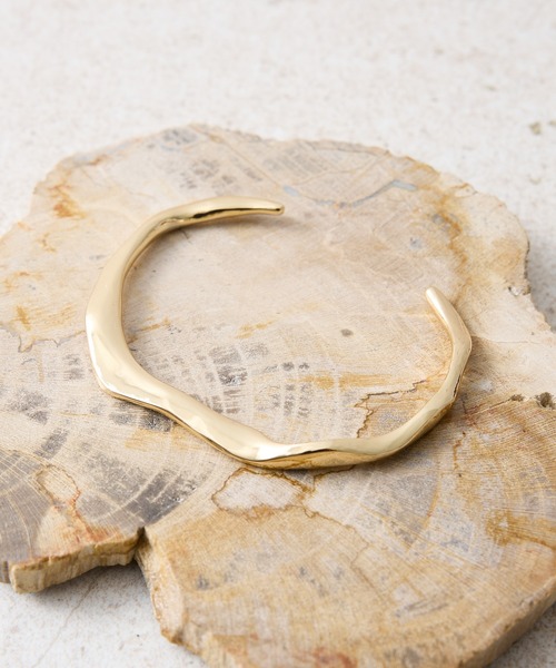 collex(コレックス)の「【dignif】【金属アレルギー対応】ユラギウェーブバングル(バングル/リストバンド・レディース・ゴールド/シルバー・フリー)」の4枚目の写真