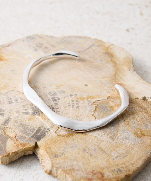 collex(コレックス)の「【dignif】【金属アレルギー対応】ユラギウェーブバングル(バングル/リストバンド・レディース・ゴールド/シルバー・フリー)」の5枚目の写真