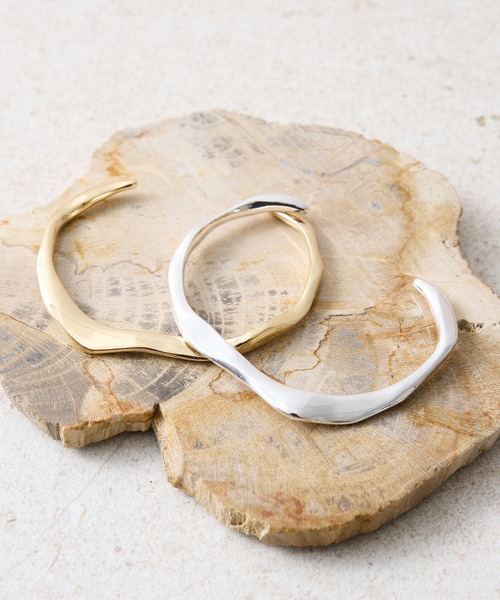 collex(コレックス)の「【dignif】【金属アレルギー対応】ユラギウェーブバングル(バングル/リストバンド・レディース・ゴールド/シルバー・フリー)」の3枚目の写真