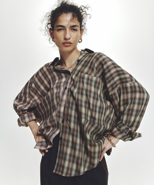 ROSE BUD(ローズバッド)の「(mici)ASYMMETRY SHIRT(シャツ/ブラウス・レディース・ベージュ/グリーン・ONE SIZE)」の2枚目の写真