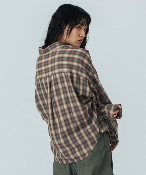 ROSE BUD(ローズバッド)の「(mici)ASYMMETRY SHIRT(シャツ/ブラウス・レディース・ベージュ/グリーン・ONE SIZE)」の4枚目の写真