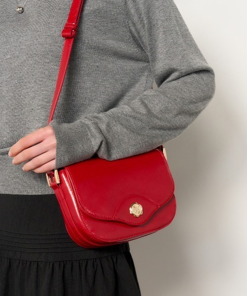 ROOPTOKYO(ループトウキョウ)の「GENERAL IDEA/ジェネラルアイディア sealing button classic shoulder bag ショルダーバッグ(ショルダーバッグ・レディース・ブラック/レッド・FREE)」の2枚目の写真