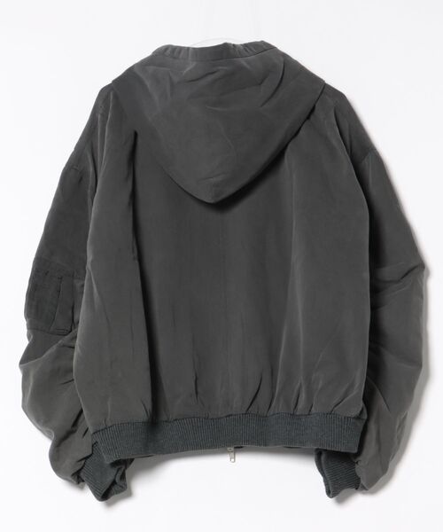 Figments（フィグメンツ）の「ツイルフードボンバージャケット（ブルゾン・レディース・チャコールグレー・FREE）」の2枚目の写真