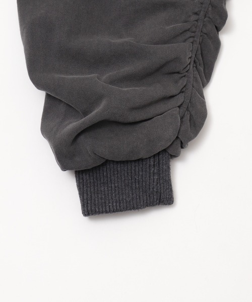 Figments（フィグメンツ）の「ツイルフードボンバージャケット（ブルゾン・レディース・チャコールグレー・FREE）」の8枚目の写真