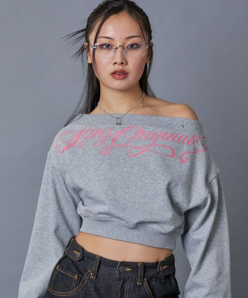 SEQUENZ(シークエンズ)の「※WEB限定 / ワンショルダー / レディーススタッズ短丈スウェット /sqnz star shoulder sweat ladies(スウェット・レディース・その他1/ピンク/グレー・FREE)」の1枚目の写真