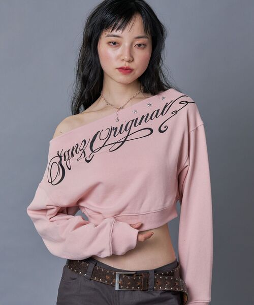 SEQUENZ(シークエンズ)の「※WEB限定 / ワンショルダー / レディーススタッズ短丈スウェット /sqnz star shoulder sweat ladies(スウェット・レディース・その他1/ピンク/グレー・FREE)」の4枚目の写真