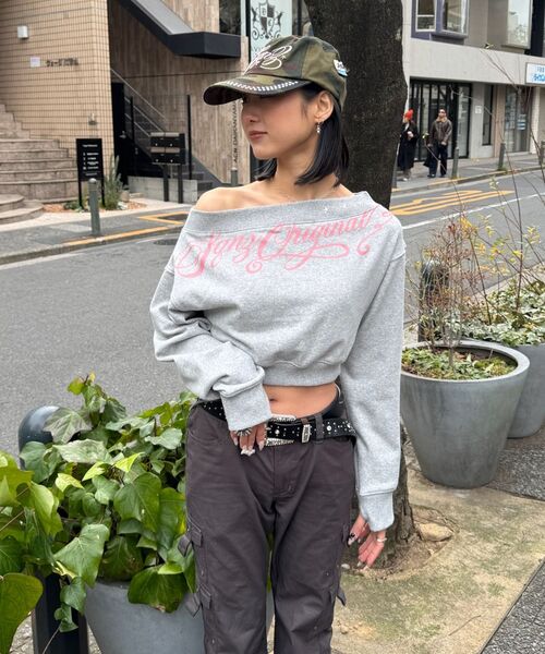SEQUENZ(シークエンズ)の「※WEB限定 / ワンショルダー / レディーススタッズ短丈スウェット /sqnz star shoulder sweat ladies(スウェット・レディース・その他1/ピンク/グレー・FREE)」の15枚目の写真