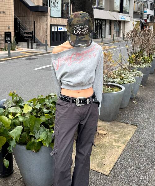 SEQUENZ(シークエンズ)の「※WEB限定 / ワンショルダー / レディーススタッズ短丈スウェット /sqnz star shoulder sweat ladies(スウェット・レディース・その他1/ピンク/グレー・FREE)」の16枚目の写真