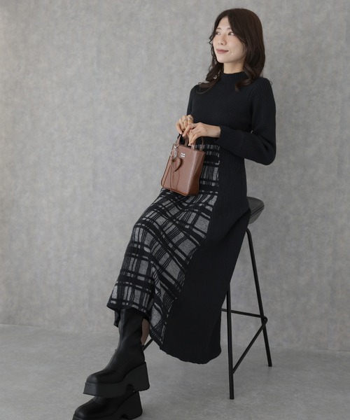 Lace Ladies（レースレディース）の「オフネック 配色 チェック柄 ロング ニット ワンピース（ワンピース・レディース・ブラウン/グレー/ブラック・S/FREE）」の8枚目の写真