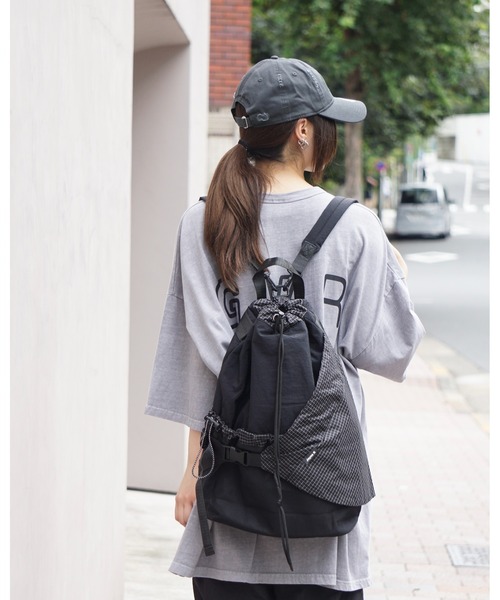 Jayne K(ジェーンケー)の「【Jayne K/ジェーン ケー】リップストップミックスマルチバックパック(バックパック/リュック・メンズ・ベージュ/ブラック・FREE)」の3枚目の写真