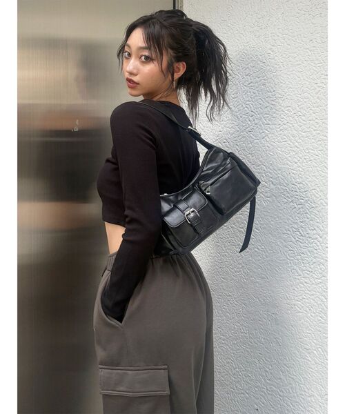 MURUA(ムルーア)の「メニーポケットベルトバッグ(ハンドバッグ・レディース・ブラウン/ブラック・FREE)」の4枚目の写真