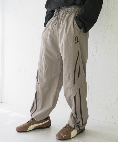 Beno（ビーノ）の「ナイロンライントラックパンツ シャカシャカパンツ（その他パンツ・メンズ・ベージュ/グレー/ブラック・MEDIUM/LARGE/X-LARGE）」の2枚目の写真