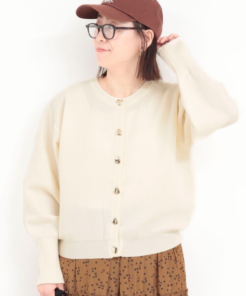 fredy couleur（フレディクルール）の「スウェットライクハート釦カーディガン（ニット/セーター・レディース・オフホワイト/ブラック/グレイッシュベージュ/オレンジ・38）」の2枚目の写真