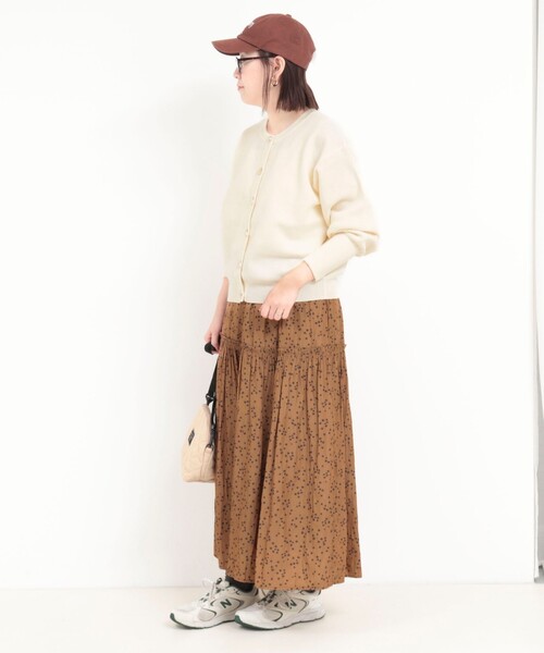 fredy couleur（フレディクルール）の「スウェットライクハート釦カーディガン（ニット/セーター・レディース・オフホワイト/ブラック/グレイッシュベージュ/オレンジ・38）」の6枚目の写真