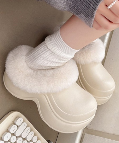 Vipoa(ヴィポア)の「Fur Crocs Shoes(スリッポン・レディース・アイボリー/ブラック/ブラウン・SMALL/MEDIUM/LARGE)」の17枚目の写真