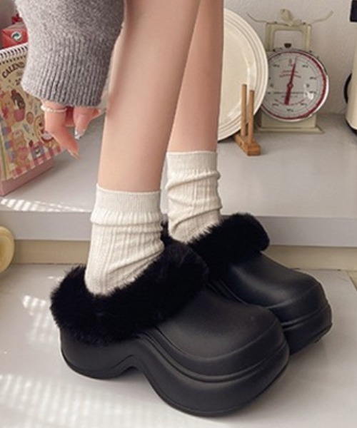 Vipoa(ヴィポア)の「Fur Crocs Shoes(スリッポン・レディース・アイボリー/ブラック/ブラウン・SMALL/MEDIUM/LARGE)」の9枚目の写真