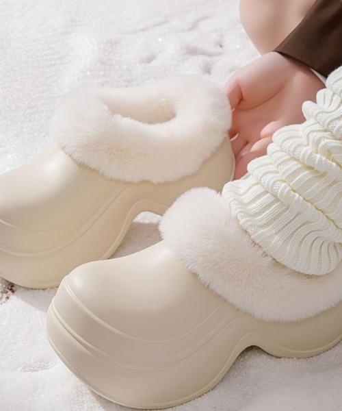 Vipoa(ヴィポア)の「Fur Crocs Shoes(スリッポン・レディース・アイボリー/ブラック/ブラウン・SMALL/MEDIUM/LARGE)」の4枚目の写真