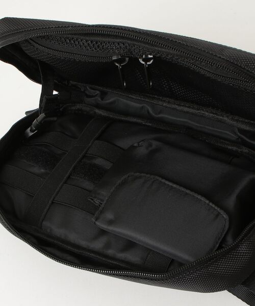 OMCC（オーエムシーシー）の「Gadget Pack（ボディバッグ/ウエストポーチ・メンズ・オリーブ/サンドベージュ・ONE SIZE）」の5枚目の写真