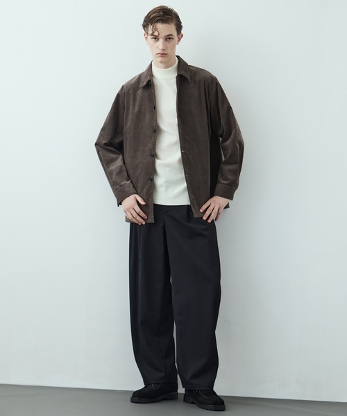UNITED TOKYO（ユナイテッドトウキョウ）の「コットンコーデュロイ シャツジャケット（シャツ/ブラウス・メンズ・ブラック/グレイッシュベージュ・1/2）」の4枚目の写真