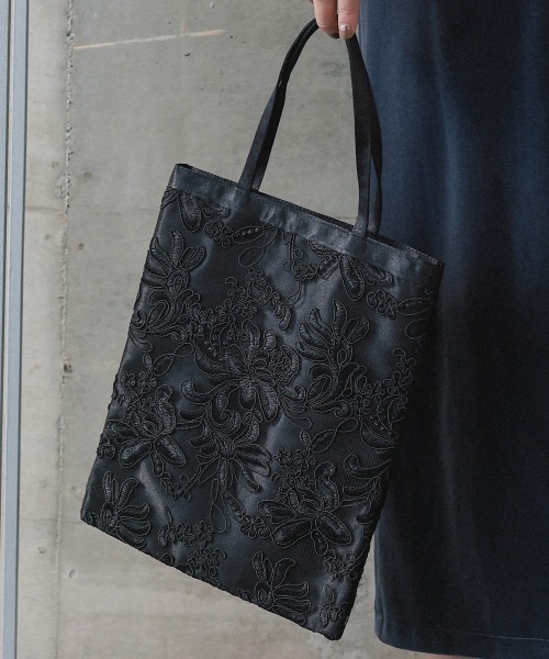 Callarus(カラルス)の「刺繍レースサブバッグ〔Callarus〕(エコバッグ/サブバッグ・レディース・ベージュ/ブラック・ONESIZE)」の2枚目の写真