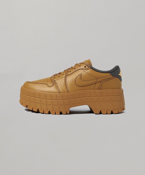 JORDAN BRAND(ジョーダンブランド)の「NIKE WMNS JORDAN 1 BROOKLYN LOW HF3184-700(スニーカー・レディース・ブラウン・23.5㎝/24.5㎝/24㎝/25㎝/23cm)」の1枚目の写真