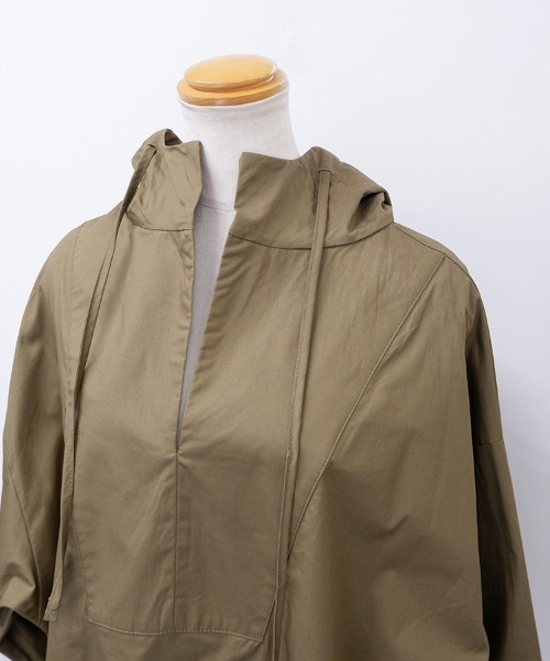 CLOTHY（クロシィ）の「【抜け感を楽しむ、大人のリラックスシャツ◎】スキッパーフード付きシャツ（シャツ/ブラウス・レディース・オフホワイト/カーキ・FREE）」の17枚目の写真